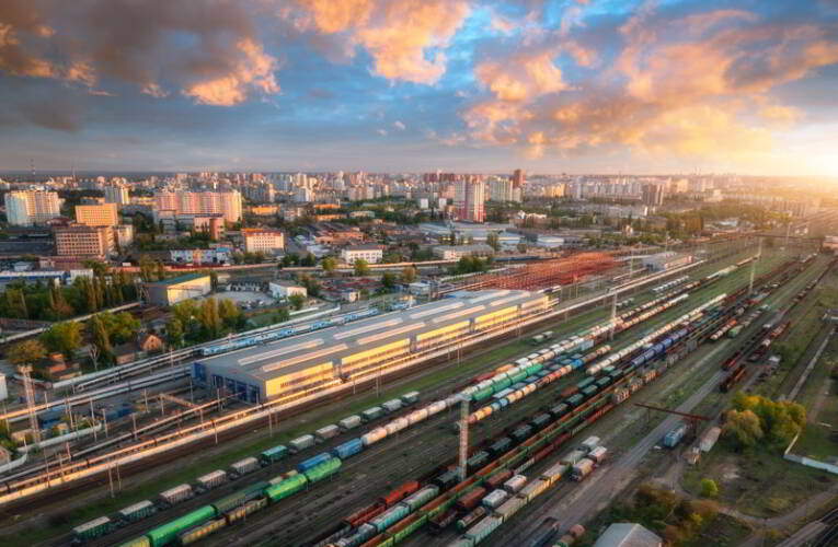 Korzyści wynikające z wyboru transportu kolejowego