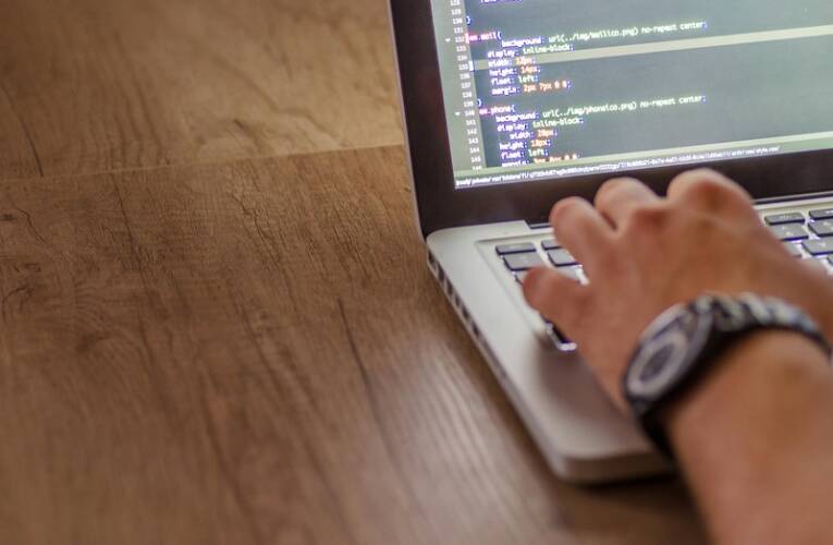 Własny dział IT, czy zewnętrzna firma informatyczna?